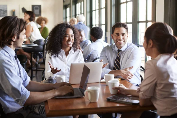 Business Team Having Informal Meeting Table Coffee Shop — Stock Photo, Image