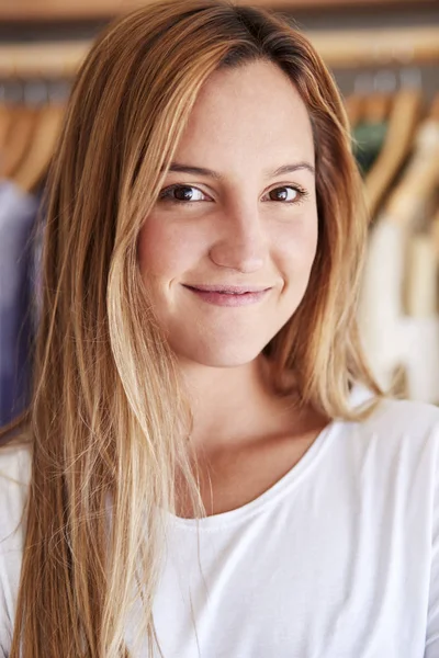 Portrait Blonde Woman Looking Camera — Stock Photo, Image