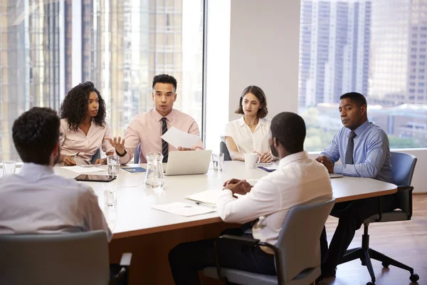 Groupe Professionnels Affaires Réunion Autour Table Dans Bureau Moderne — Photo