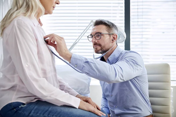 Mature Female Patient Having Medical Exam Doctor Office — Stock Photo, Image