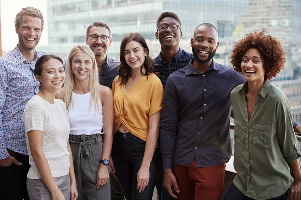 Retrato Grupo Uma Equipe Negócios Criativa Livre Três Quartos Comprimento — Fotografia de Stock