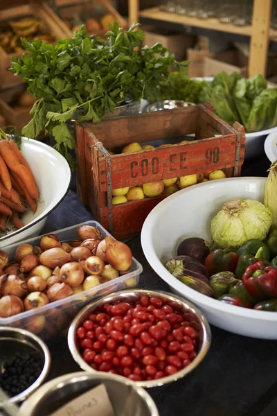 Exhibición Verduras Una Tienda Comestibles Libre Envases Plásticos Sostenibles — Foto de Stock