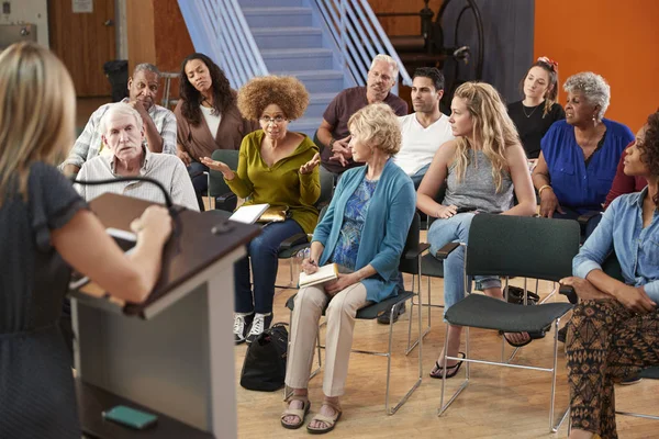 Grupo Que Asiste Reunión Vecinal Centro Comunitario — Foto de Stock