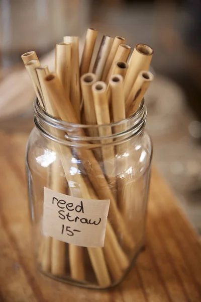 Gros Plan Pailles Boire Reed Dans Une Épicerie Libre Plastique — Photo