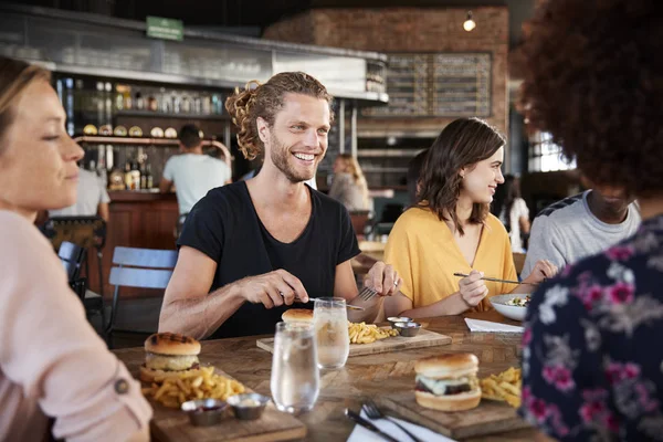 Group Young Friends Meeting Drinks Food Restaurant — Stock Photo, Image
