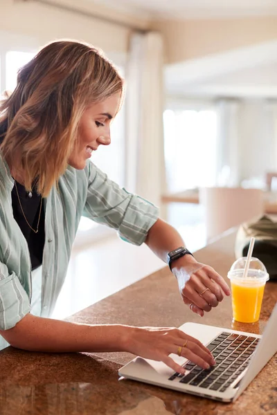 Millennial White Woman Checking Fitness App Smartwatch Laptop Home Gym — Stock Photo, Image