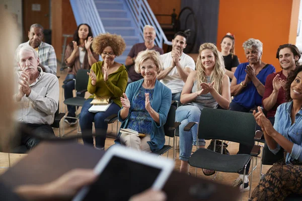 Group Attending Neighborhood Meeting Applauding Speaker Community Center — Stock Photo, Image