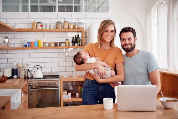 Portret Van Drukke Familie Keuken Bij Het Ontbijt Met Vader — Stockfoto