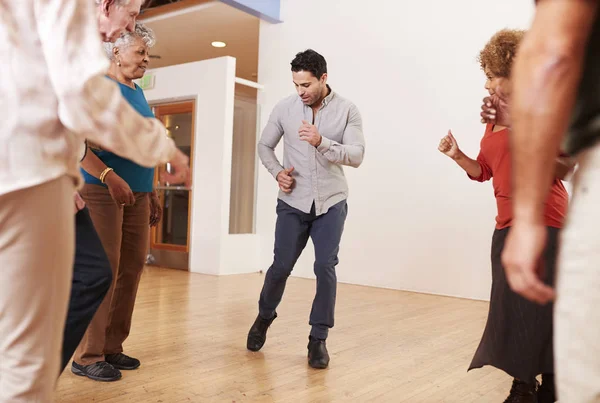 Люди Посещающие Уроки Танцев Общественном Центре — стоковое фото