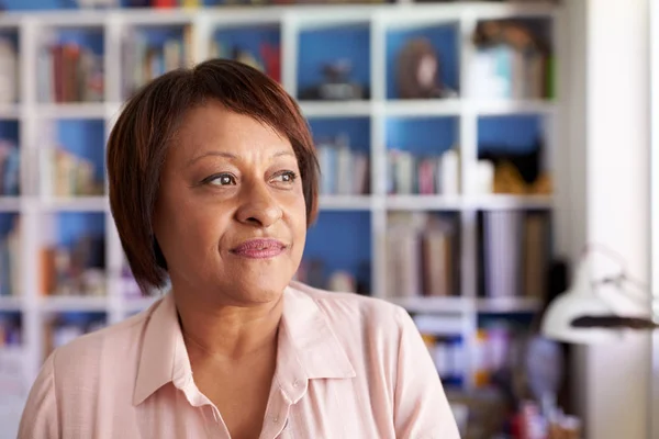 Smiling Mature Woman Home Office Bookcase — Stock Photo, Image