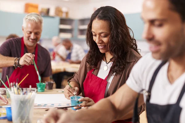 Group Mature Adults Attending Art Class Community Centre — Stock Photo, Image