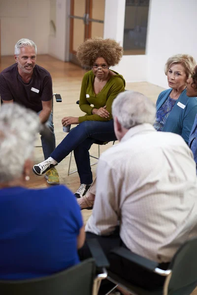 Mensen Bijwonen Zelfhulp Therapie Groepsbijeenkomst Het Community Center — Stockfoto