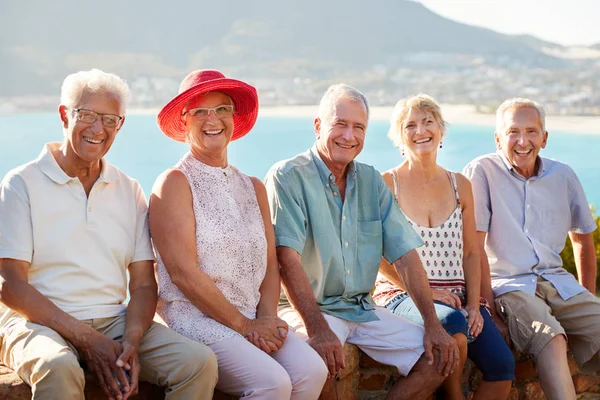 Retrato Amigos Mayores Que Visitan Lugares Interés Turístico Vacaciones Grupo — Foto de Stock