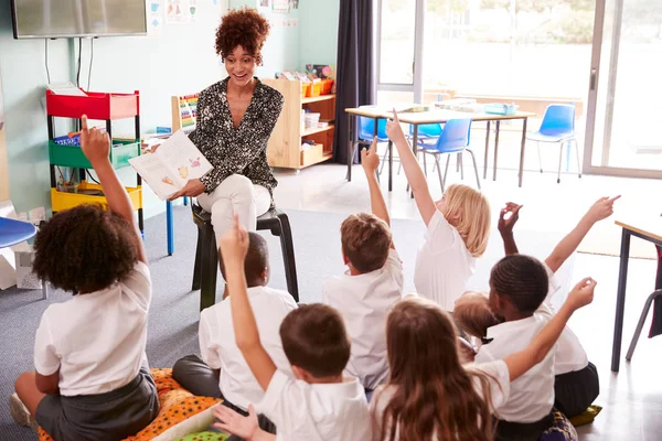 Elementary Pupils Wearing Uniform Raising Hands Answer Question Female Teacher — Photo