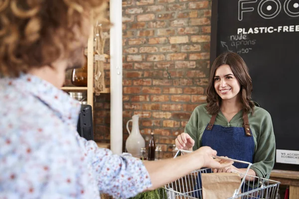 Ügyfél Kifizető Shopping Pénztár Fenntartható Műanyag Ingyenes Élelmiszerbolt — Stock Fotó