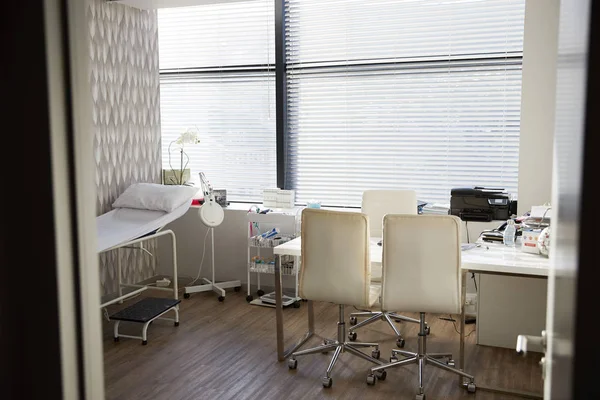 Empty Doctors Office Viewed Open Door — Stock Photo, Image