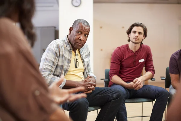 Personas Que Asisten Reunión Del Grupo Terapia Autoayuda Centro Comunitario — Foto de Stock