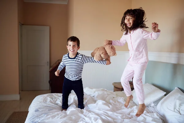 Brother Sister Having Fun Bouncing Parents Bed Pajamas Full Length — Stock Photo, Image