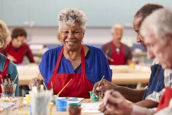 Retrato Una Anciana Jubilada Que Asiste Una Clase Arte Centro —  Fotos de Stock