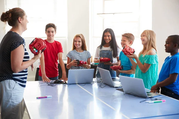 Group Students School Computer Coding Class Learning Program Robot Vehicle — Stock Photo, Image