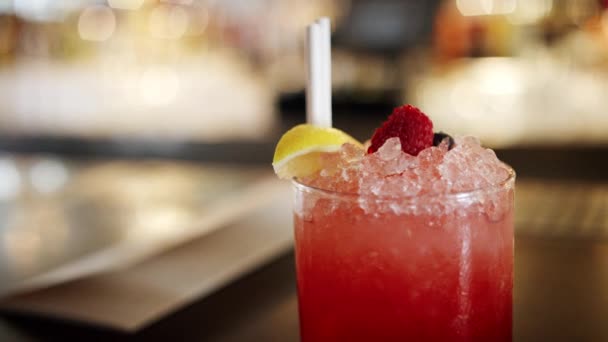 Close Cocktail Decorated Fresh Strawberry Lemon Slice Video — Stock Video