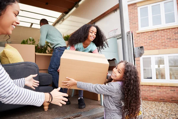Family Unloading Furniture Removal Truck New Home — Stock Photo, Image