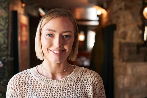 Ritratto Della Receptionist Femminile Che Lavora Check Dell Hotel — Foto Stock