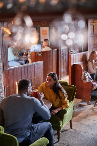 Couple Meeting Lunchtime Drinks Traditional English Pub Making Toast — Stock Photo, Image