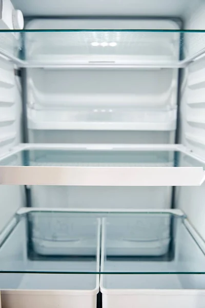 Вид Изнутри Пустой Холодильник Закрытой Дверью — стоковое фото