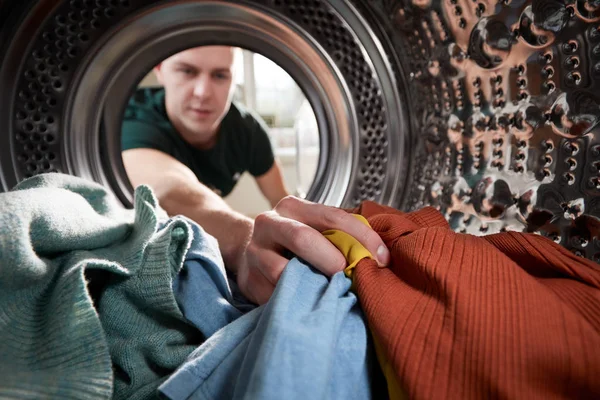 View Looking Out Washing Machine Young Man Does Laundry — Stock Photo, Image