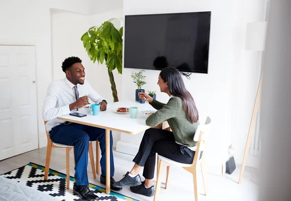 Business Coppia Casa Mangiare Colazione Prima Partire Lavoro — Foto Stock