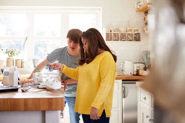 Young Downs Syndrome Couple Baking Kitchen Home — Stock Photo, Image