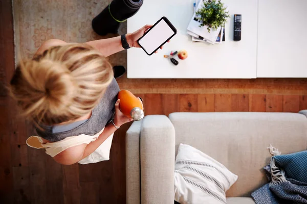 Overhead Schot Zoek Naar Beneden Vrouw Thuis Het Controleren Van — Stockfoto