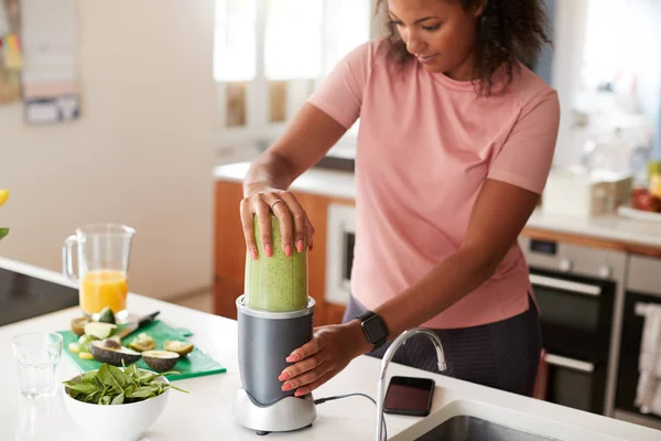Woman Making Healthy Juice Drink Fresh Ingredients Electric Juicer Exercise — Stock Photo, Image