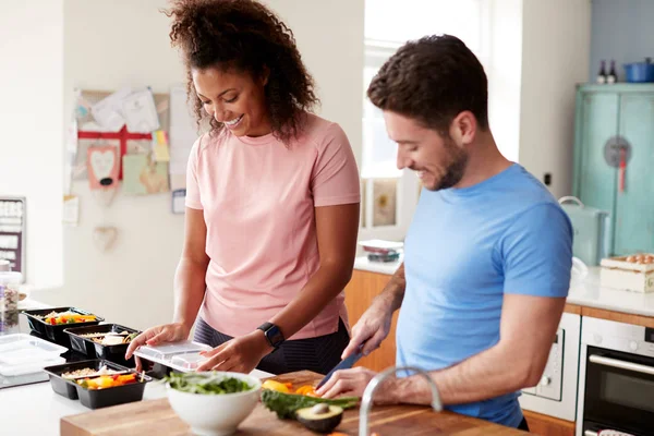 Pareja Preparando Lotes Comidas Saludables Casa Cocina Juntos — Foto de Stock