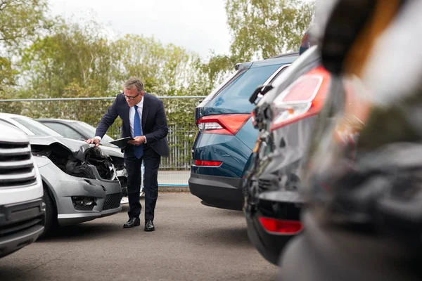 Male Insurance Loss Adjuster Digital Tablet Inspecting Damage Car Motor — Stock Photo, Image