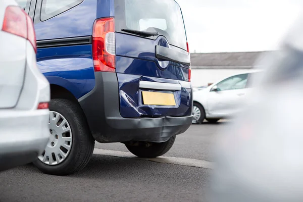 Szczegóły Uszkodzenia Tylnego Zderzaka Pojazdu Parkingu — Zdjęcie stockowe