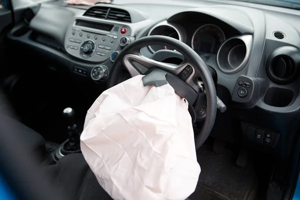 Interieur Van Auto Ongeval Met Veiligheids Airbag Ingezet — Stockfoto