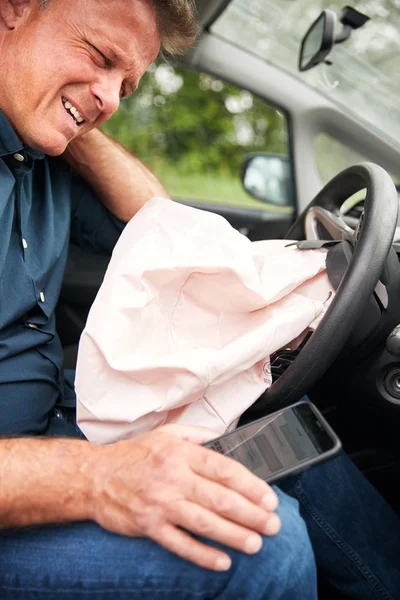 Male Motorist Injured Car Crash Using Mobile Phone Whilst Driving — Stock Photo, Image