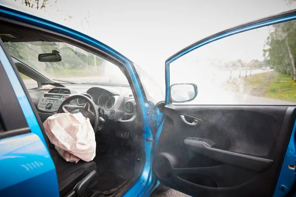 Interior Carro Após Acidente Com Airbag Segurança Implantado — Fotografia de Stock