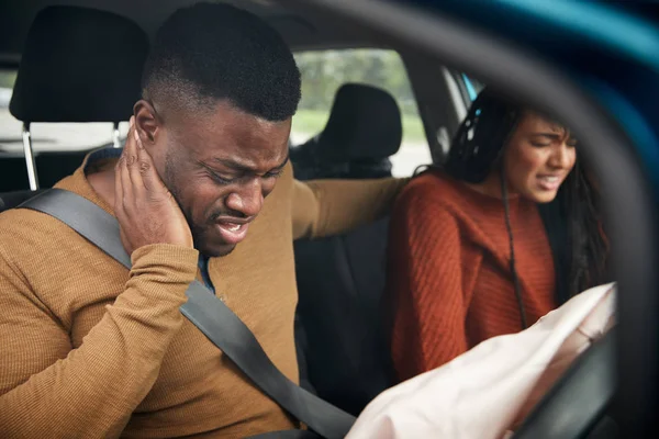 Pár Részt Autóbalesetben Férfi Driver Szenvedés Whiplash Kár — Stock Fotó