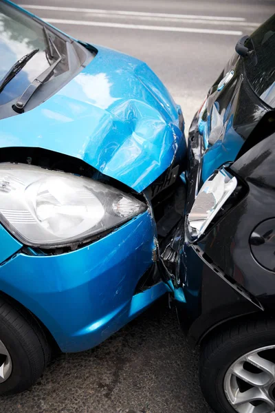 Közelről Két Autó Sérült Közúti Közlekedési Baleset — Stock Fotó