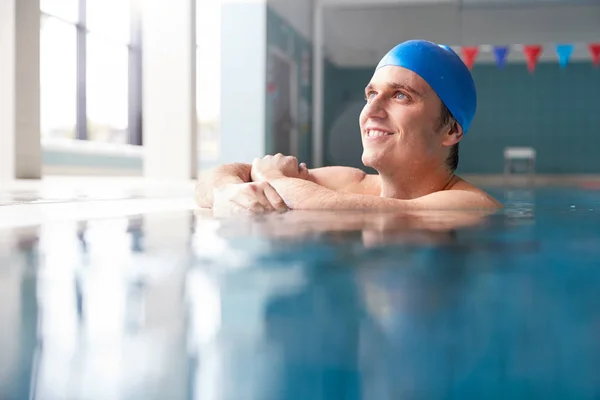 Male Swimmer Wearing Hat Goggles Training Swimming Pool — Stock Photo, Image