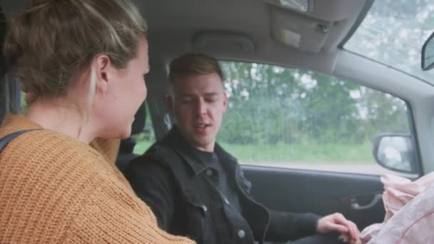 Ζευγάρι Που Εμπλέκεται Αυτοκινητιστικό Δυστύχημα Γυναίκα Οδηγό Που Πάσχει Από — Αρχείο Βίντεο