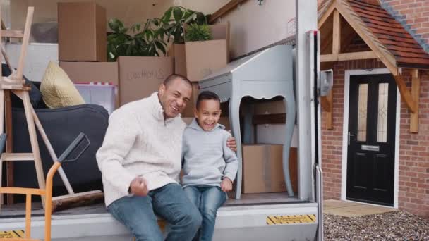 Portrait Father Sitting Tailgate Removal Van Young Son Moving Day — Stok Video