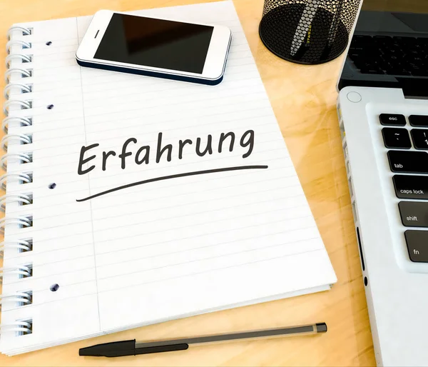Erfahrung の経験のためのドイツの単語 手書きテキストをデスクの レンダリング図ノート — ストック写真