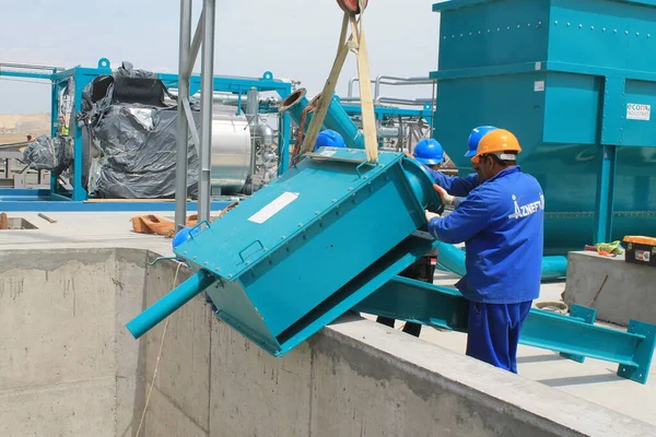 Ropné Trubky Petrochemickém Závodě Při Výrobě Ropy Plynu Během Pracovního — Stock fotografie