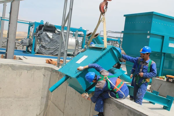 Ropné Trubky Petrochemickém Závodě Při Výrobě Ropy Plynu Během Pracovního — Stock fotografie