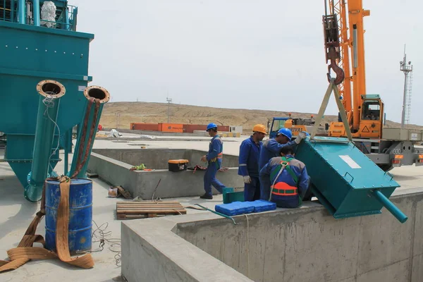 Ropné Trubky Petrochemickém Závodě Při Výrobě Ropy Plynu Během Pracovního — Stock fotografie