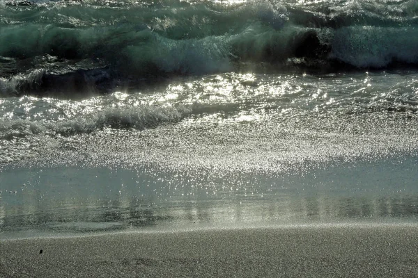 Czarnej Plaży Teneryfie Jasny Dzień Fale Oceanu Słońcu — Zdjęcie stockowe